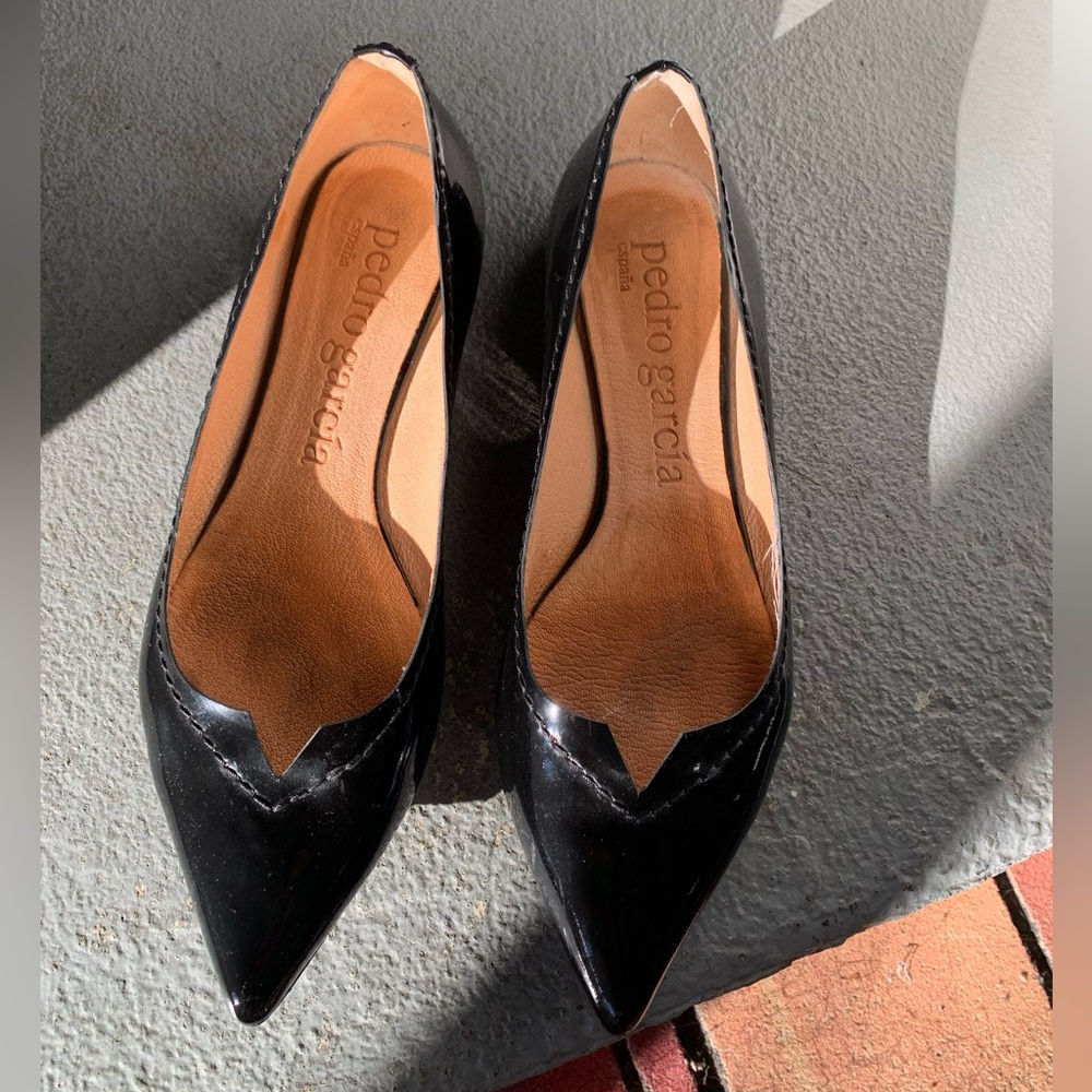 Pedro Garcia Black Patent Leather Pointed Toe Flats
Size EU 38 1/2 - Picture 9 of 10